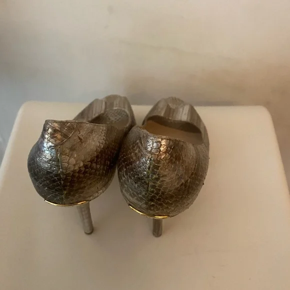 Women’s Dior open toe high heels. Pre owned but still looks good. - Picture 6 of 12